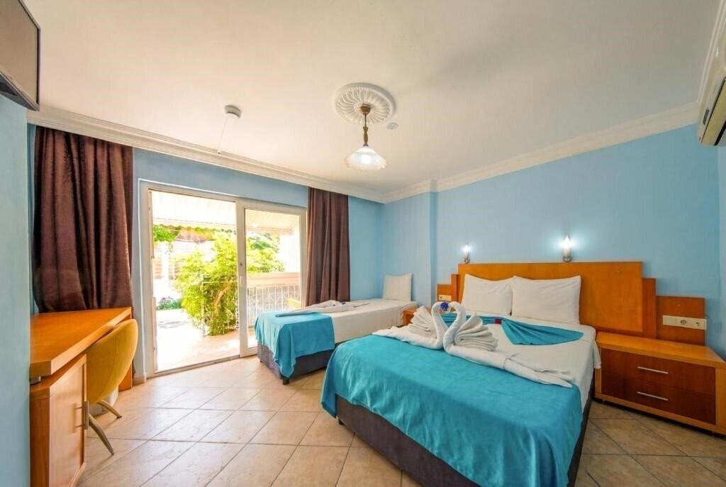 Фото Temple Side Hotel 3*