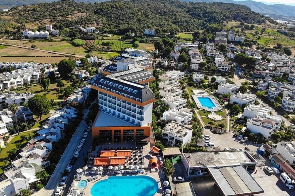 Отель Throne Beach Resort & SPA (ex. Nilbahir Resort & Spa) 5*