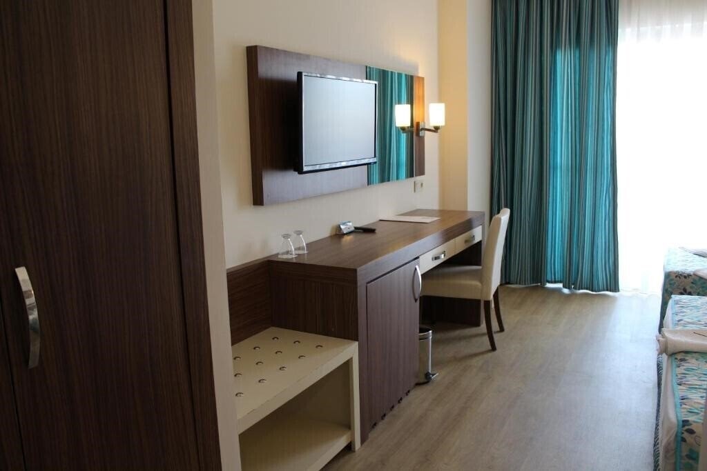 Фото Side West Park Hotel 4*