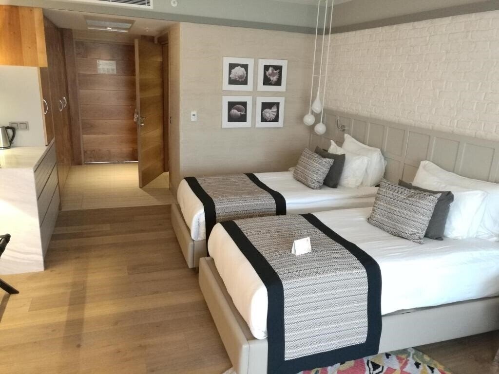 Картинка Acanthus & Cennet Barut Collection 5*