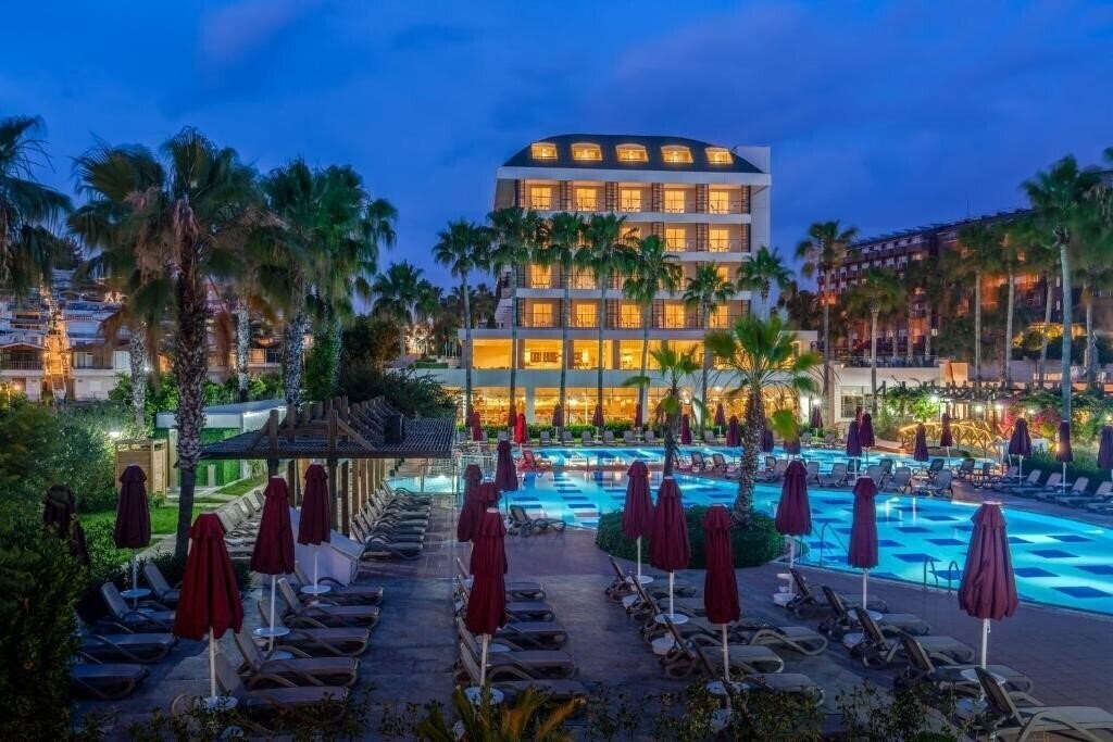 Отель Trendy Palm Beach 5*