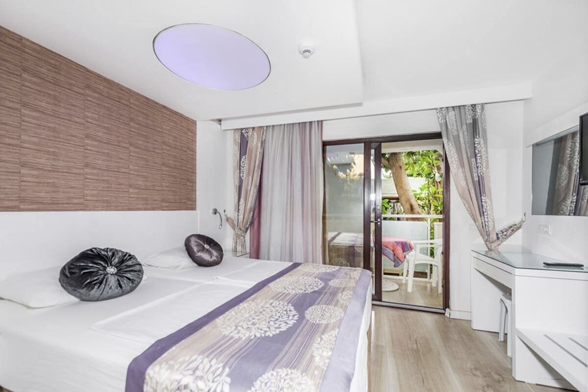 Отель Tropic Beach Club Hotel (ex. Mirside Tropic, Tropic On The Beach) 4*