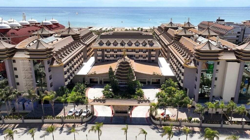 Фото Royal Dragon Hotel 5*