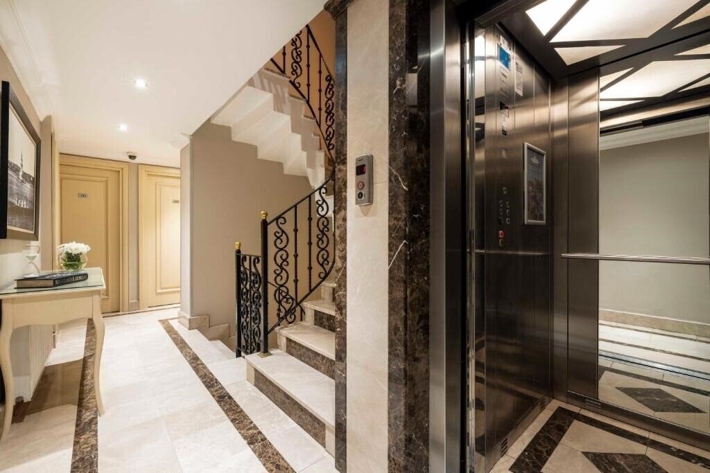 Фото Raymond Hotel 3*