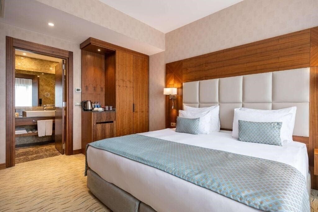 Отель Clarion Hotel & Suites Butik S Class 5*