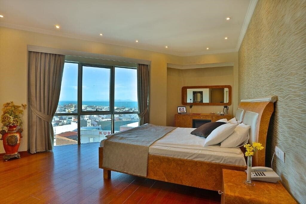 Фото Grand Madrid 3*
