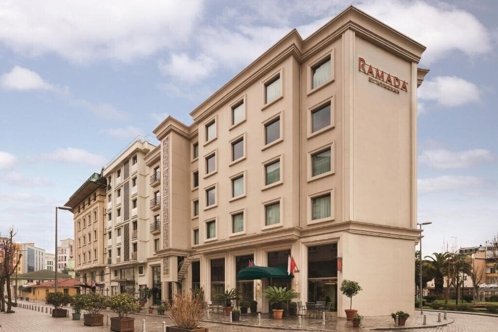 Отель Ramada Istanbul Grand Bazaar 4*