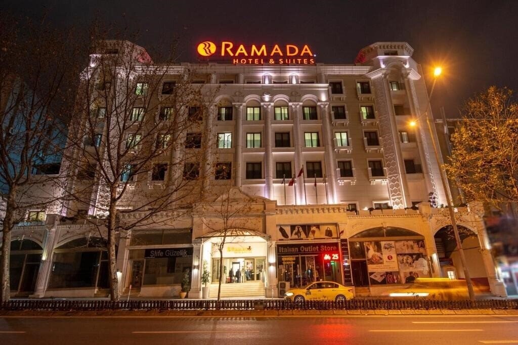 Отель Ramada Hotel & Suites Istanbul Merter 5*