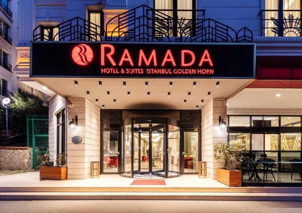 Отель Ramada by Wyndham Istanbul Golden Horn 4*