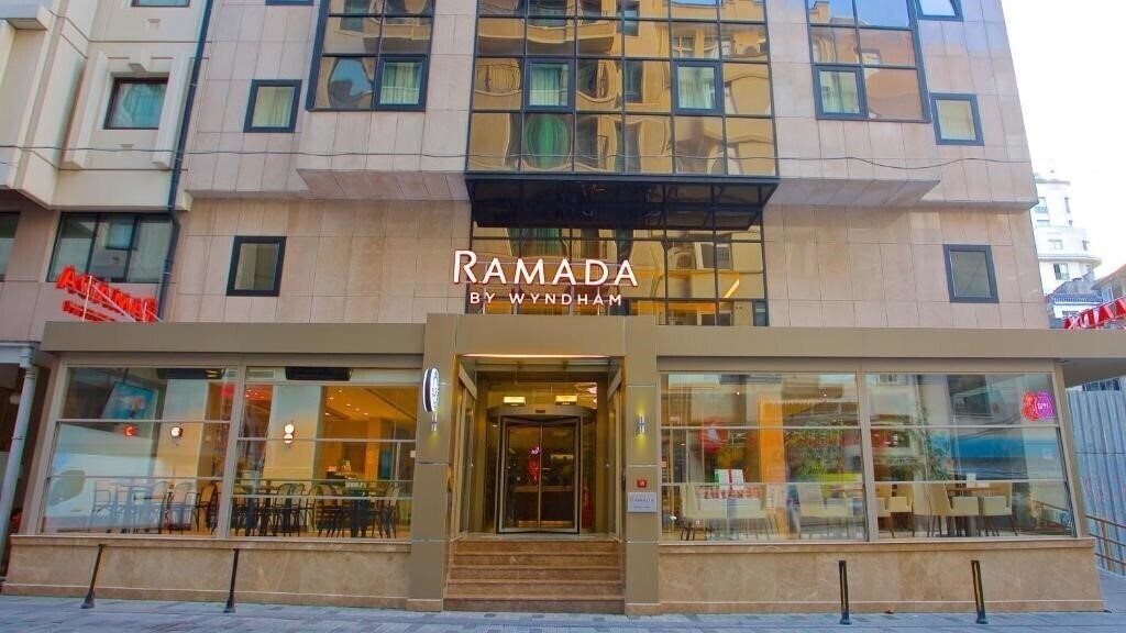 Отель Ramada Istanbul Taksim Hotel (ex. Ex. The Madison) 4*