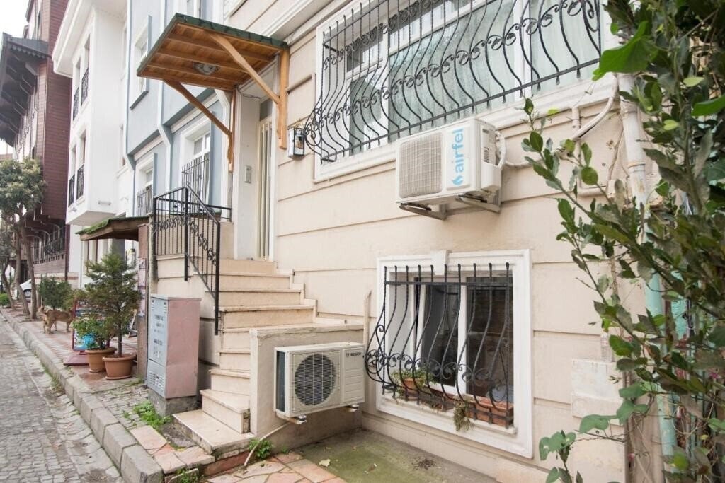 Отель Berce Apartment & Suites 3*