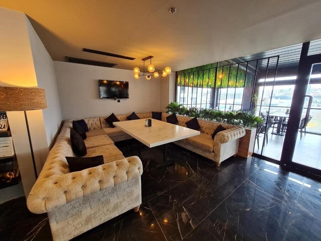 Отель Airboss Hotel 3*
