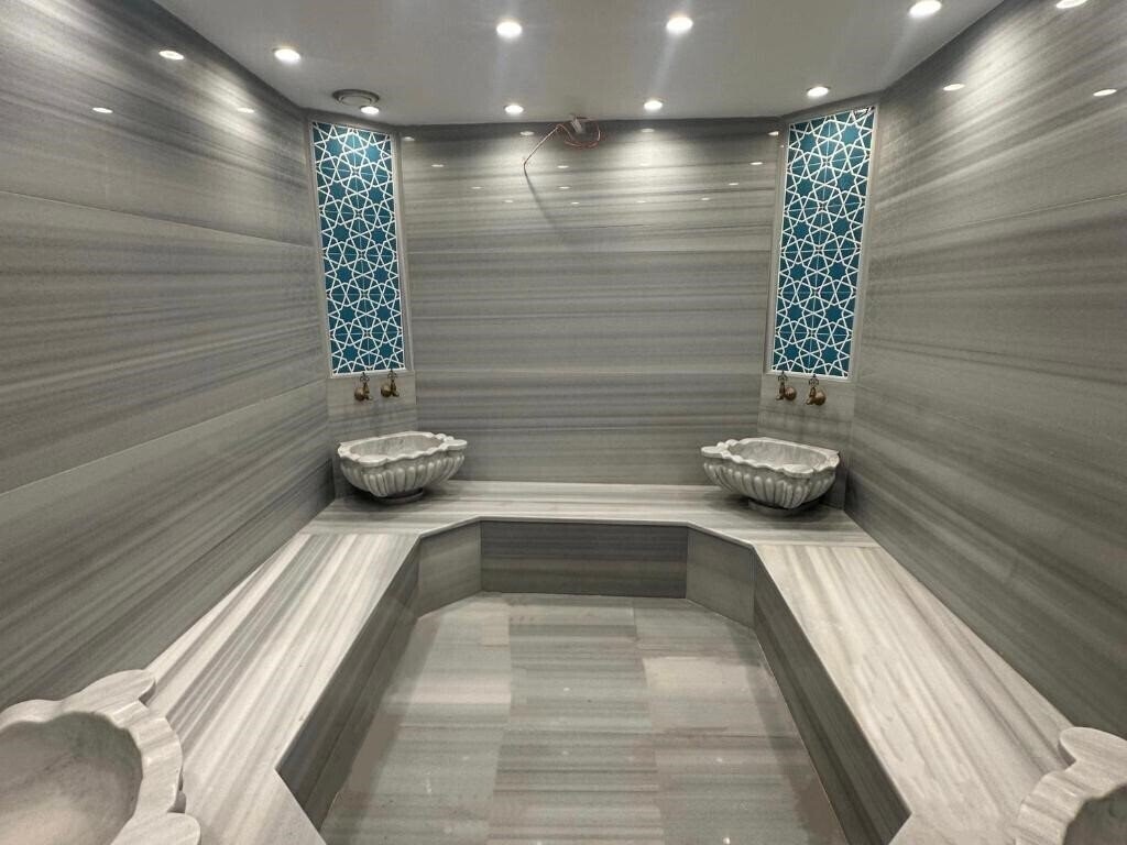 Отель Maywood 4*