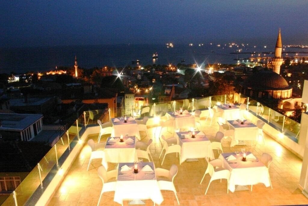 Отель Daphne 4*