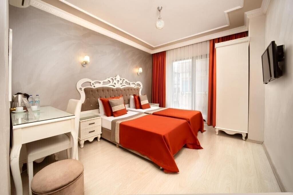 Отель Deluxe Newport Hotel 3*