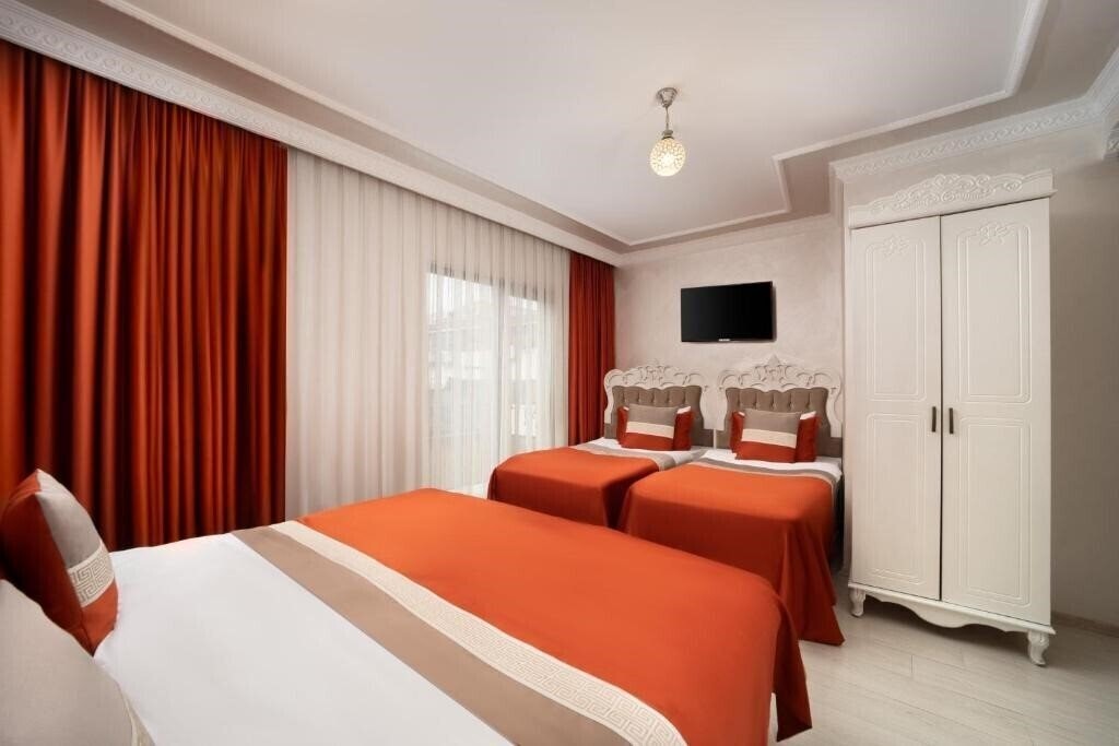 Фото Deluxe Newport Hotel 3*