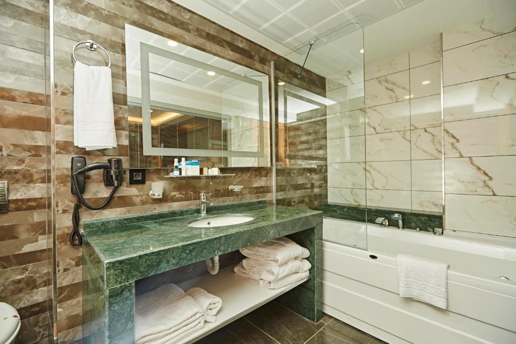 Картинка Ilkbal Deluxe Hotel 4*