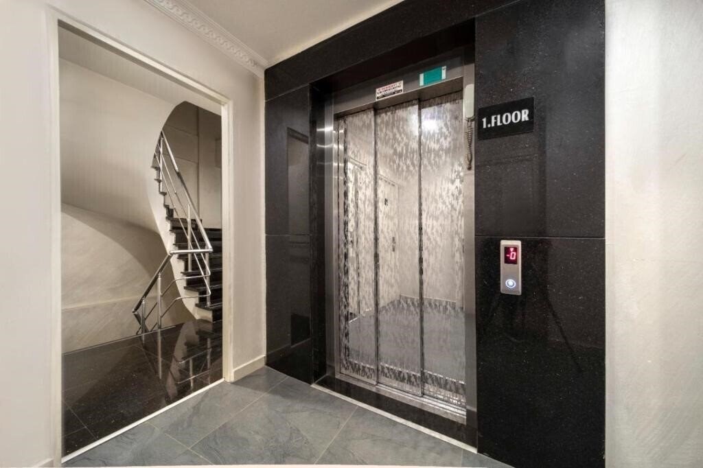 Фотография Deluxe Newport Hotel Special Cat. 3*