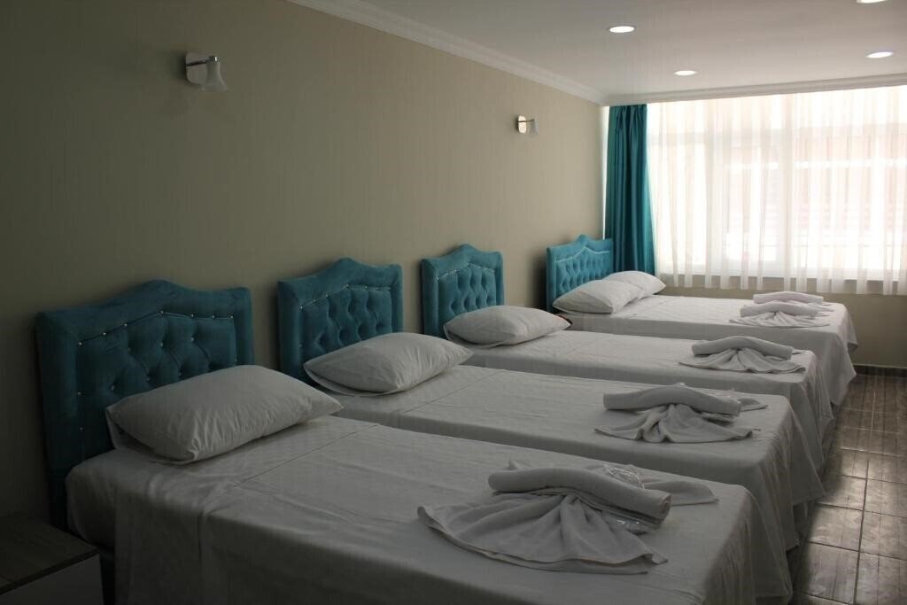 Фото Gorur Hotel 3*