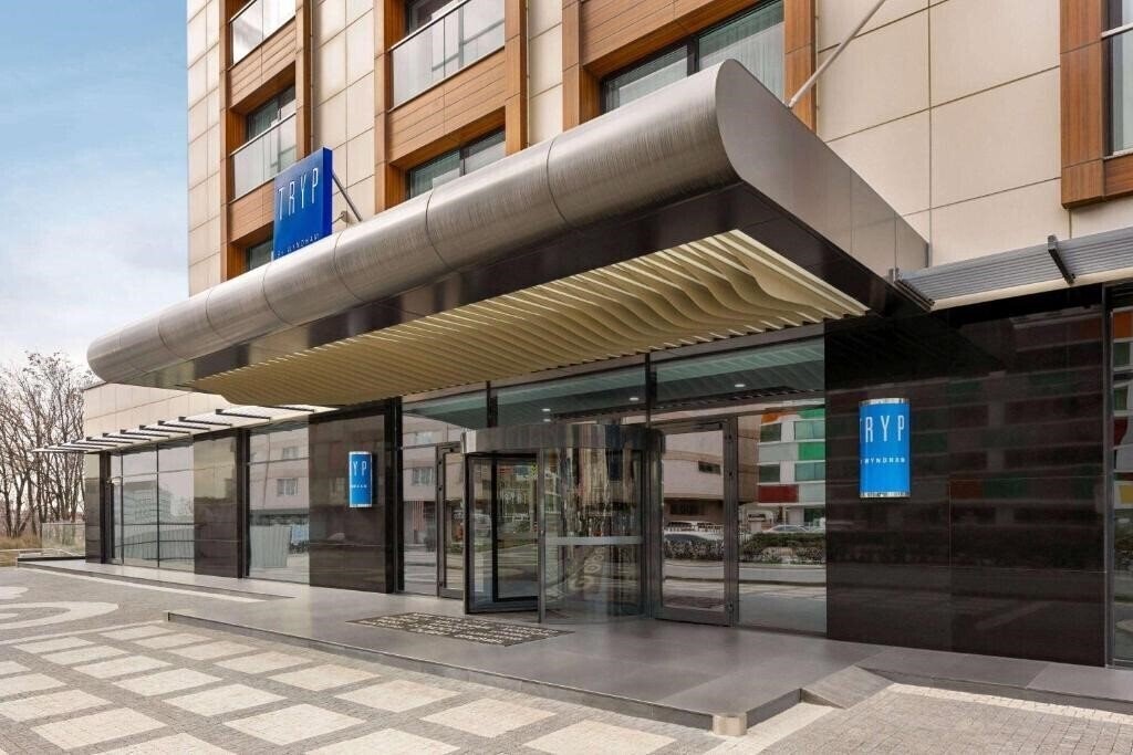 Отель Tryp by Wyndham Istanbul Topkapi 4*
