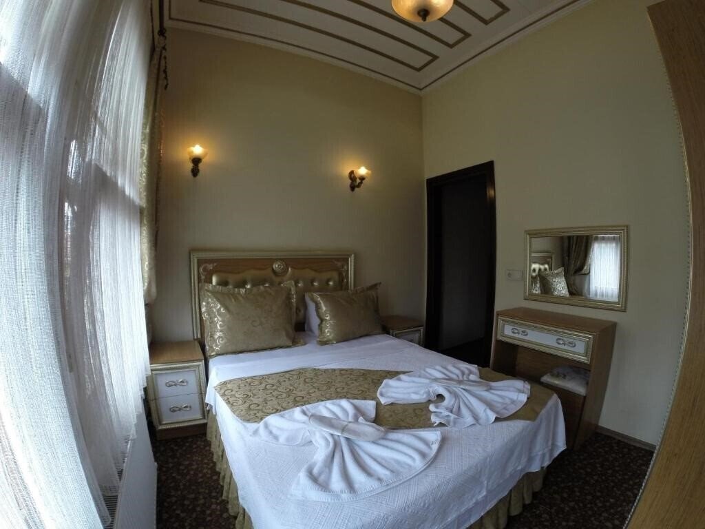 Отель Blue Eye Suites 3*