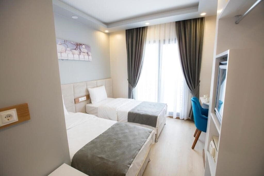 Отель Royal Inci Airport Hotel 3*
