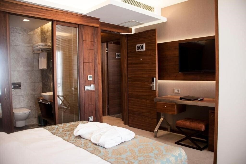 Фото Old Port Hotel 3*