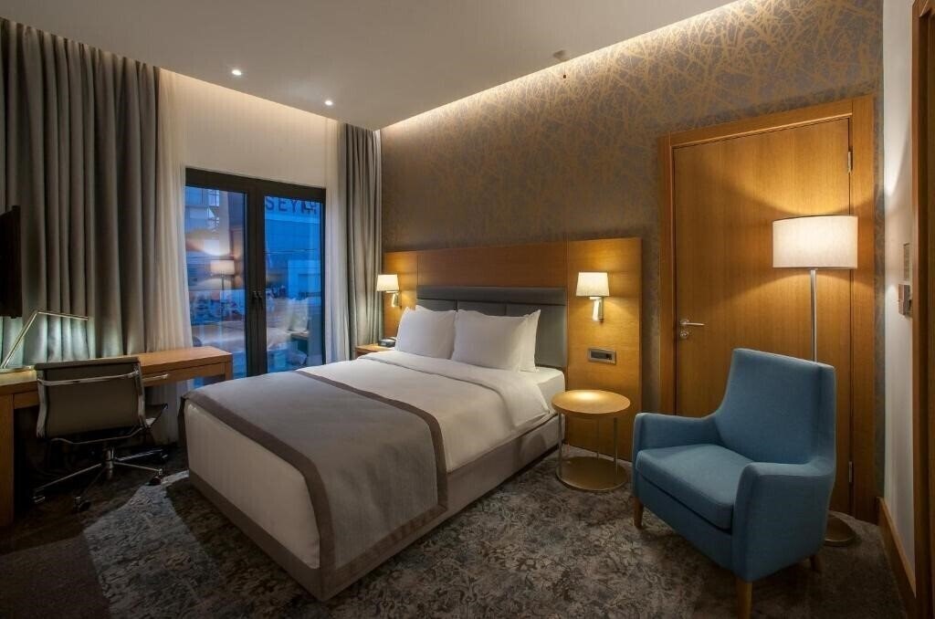 Фото Holiday Inn Istanbul Tuzla Bay 4*