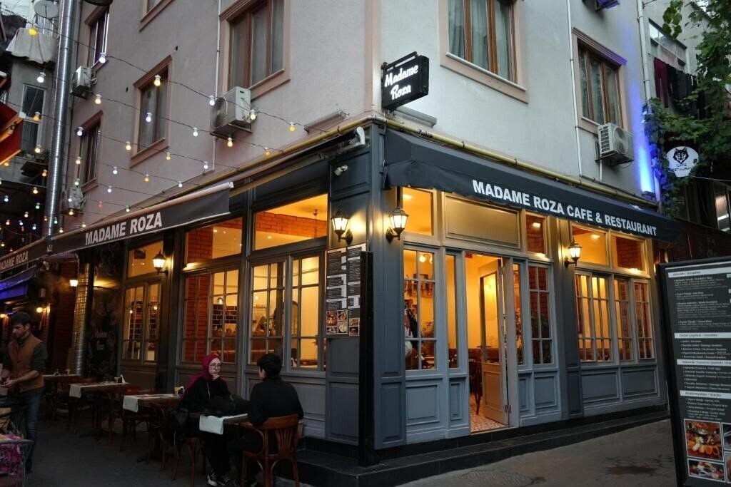 Отель Madame Roza 2*