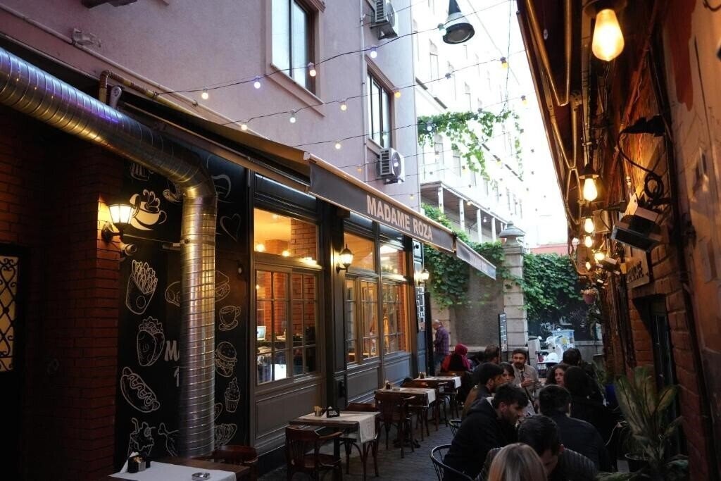 Изображение Madame Roza 2*