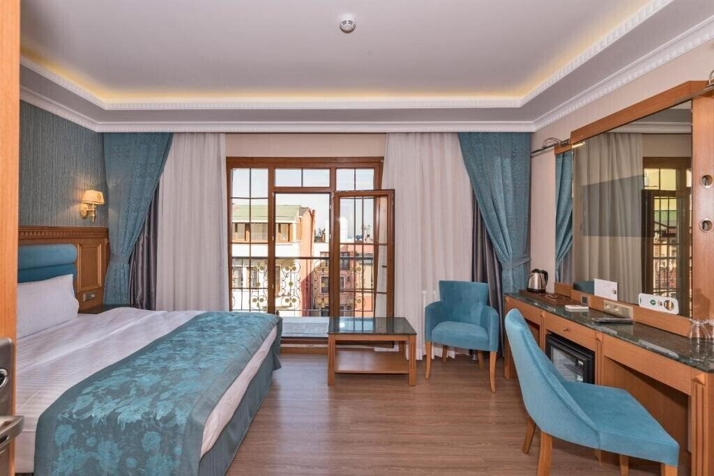 Отель Magnaura House Hotel 3*