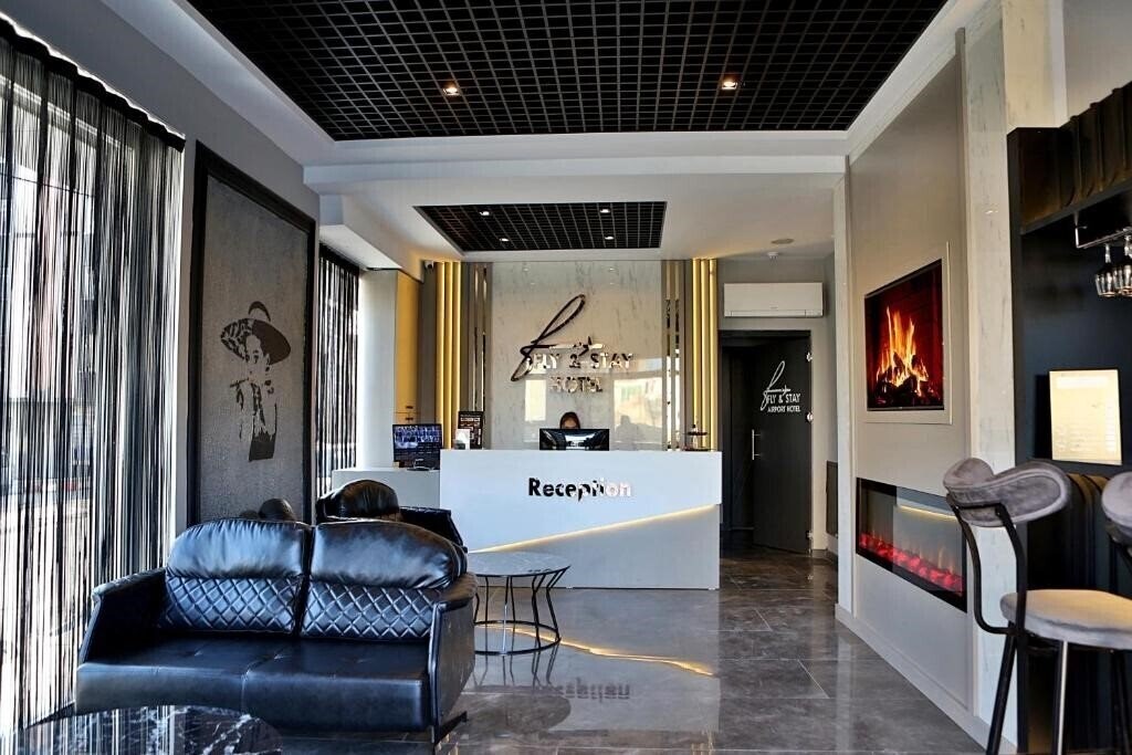 Отель Fly And Stay Airport Hotel 3*