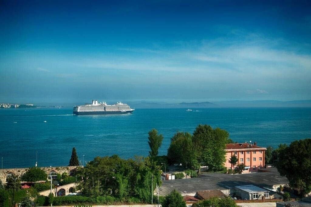 Отель Mytra Hotel 3*