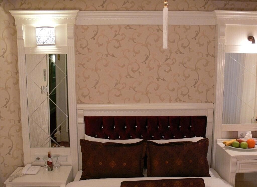 Отель Hotel Coliseum 3*