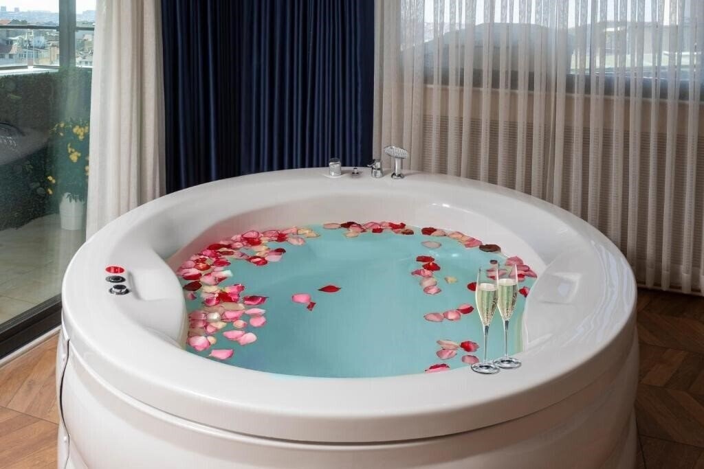 Изображение Walton Gardens Pera Hotel 3*