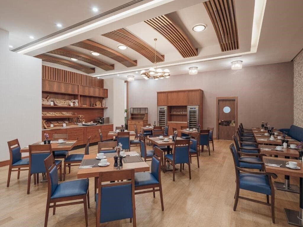 Фотография Selectum City Atasehir (ex. Silence Istanbul Hotel & Convention Center, DoubleTree by Hilton Istanbul Atasehir Hotel & Conference Centre) 5*