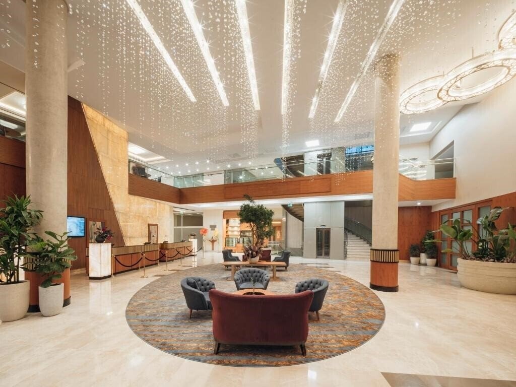 Картинка Selectum City Atasehir (ex. Silence Istanbul Hotel & Convention Center, DoubleTree by Hilton Istanbul Atasehir Hotel & Conference Centre) 5*