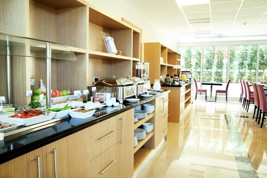 Изображение Holiday Inn Express Istanbul Altunizade by IHG (ex. Holiday Inn Express Altunizade) 3*