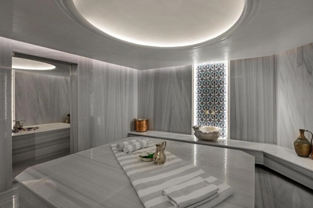 Фото Crowne Plaza Istanbul - Ortakoy Bosphorus 5*