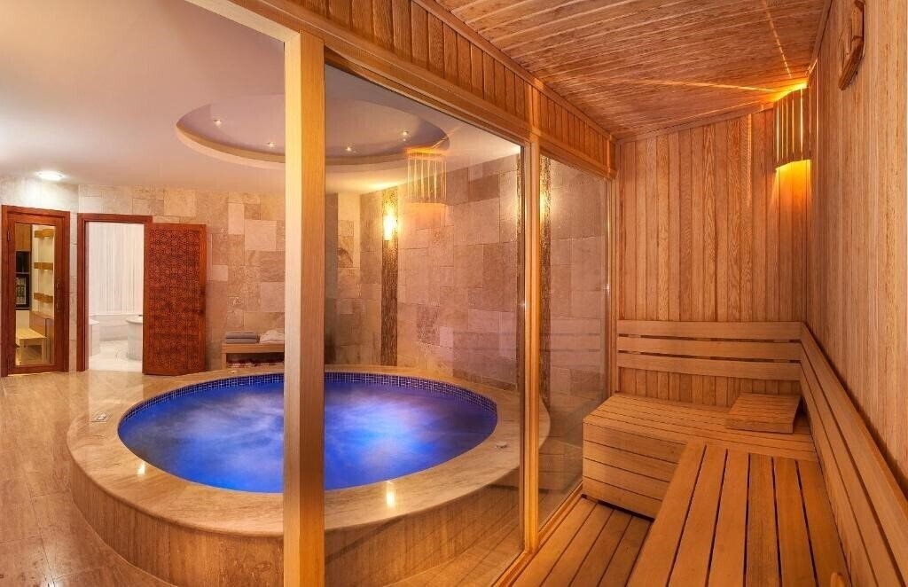 Фото La Vita Suites 4*