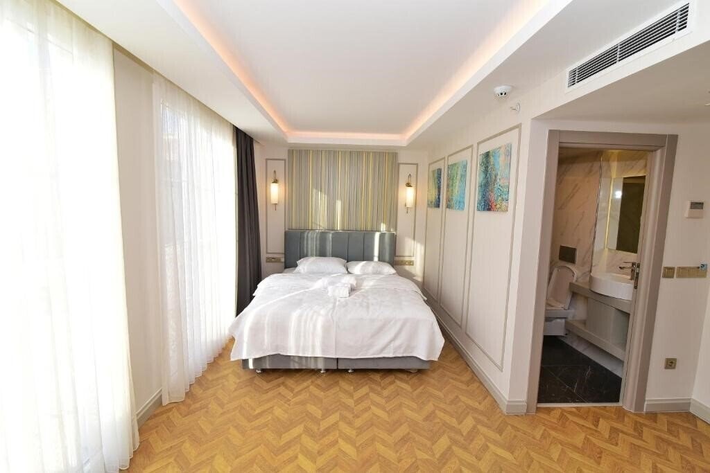 Отель Serai Hotel 4*