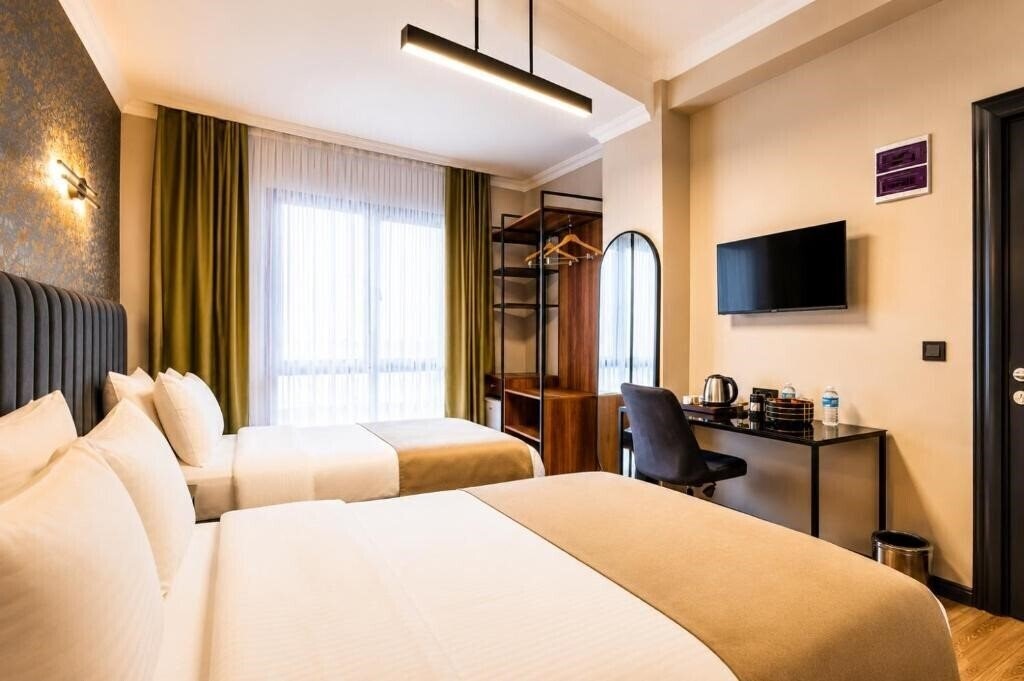 Отель Lenora Airport Hotel 3*