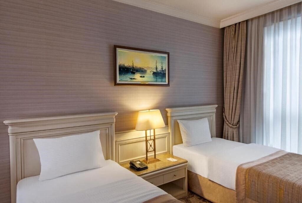 Отель Elite World Comfy Istanbul Taksim (ex. Elite World Prestige Hotel, Elite World Comfy Taksim) 4*