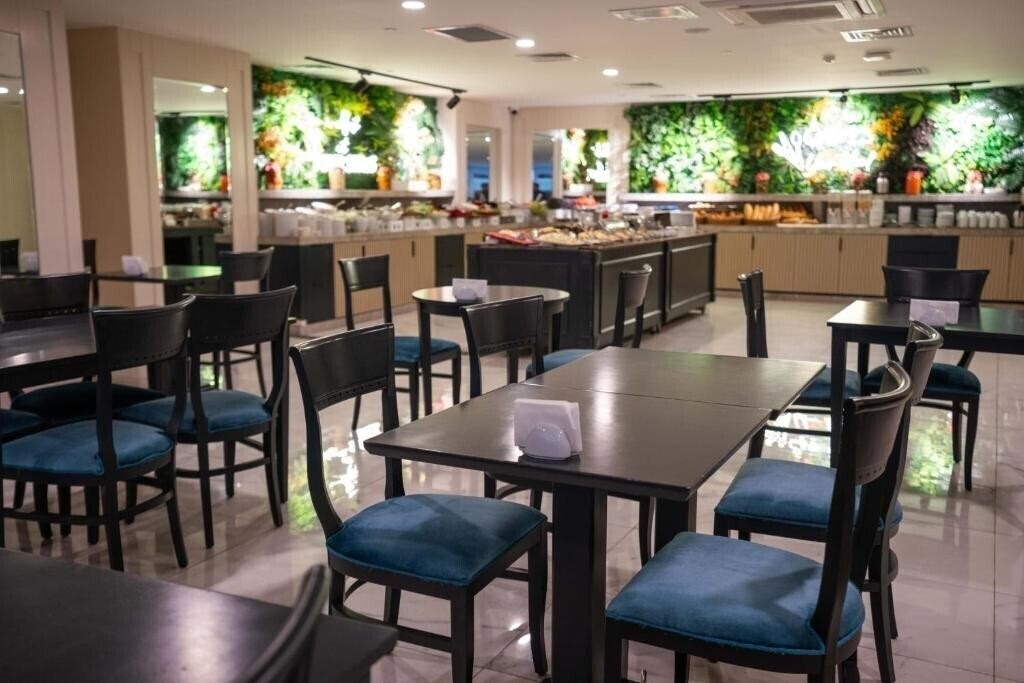 Фото Lion Hotel 4*