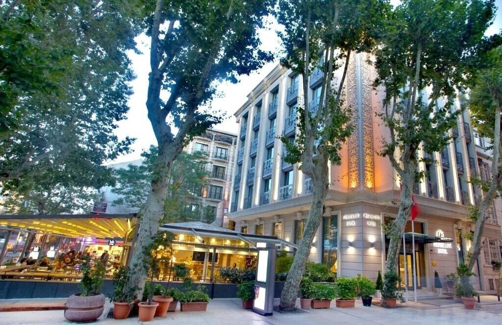 Отель Pierre Loti Hotel 4*