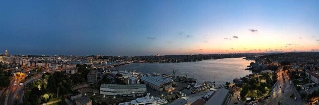 Отель Radisson Blu Hotel Istanbul Pera 5*