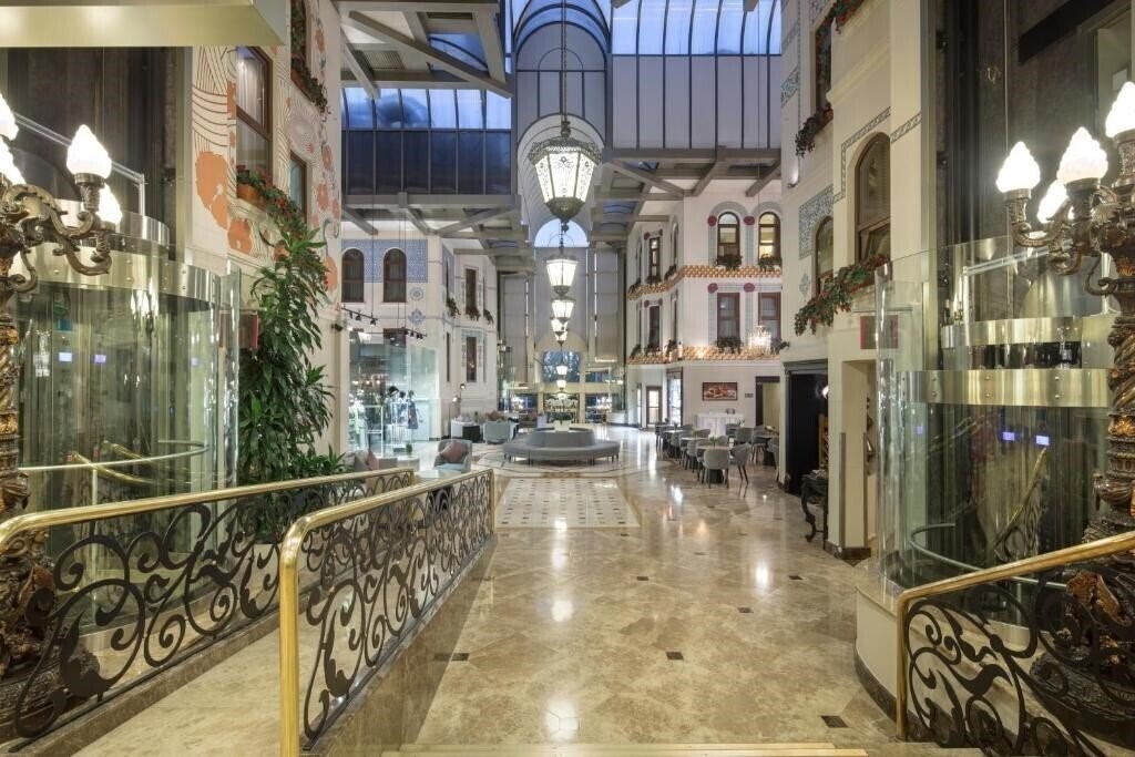 Изображение Crowne Plaza Istanbul Old City an IHG Hotel (ex. Crowne Plaza Old City, Crowne Plaza Laleli Old City, Merit Antique Hotel) 5*