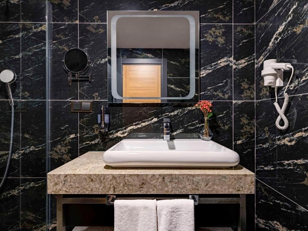 Фотография Royal Axis Suites 3*