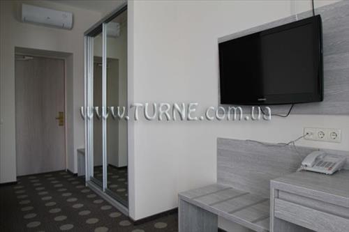 Отель Ambassador Plaza 4*