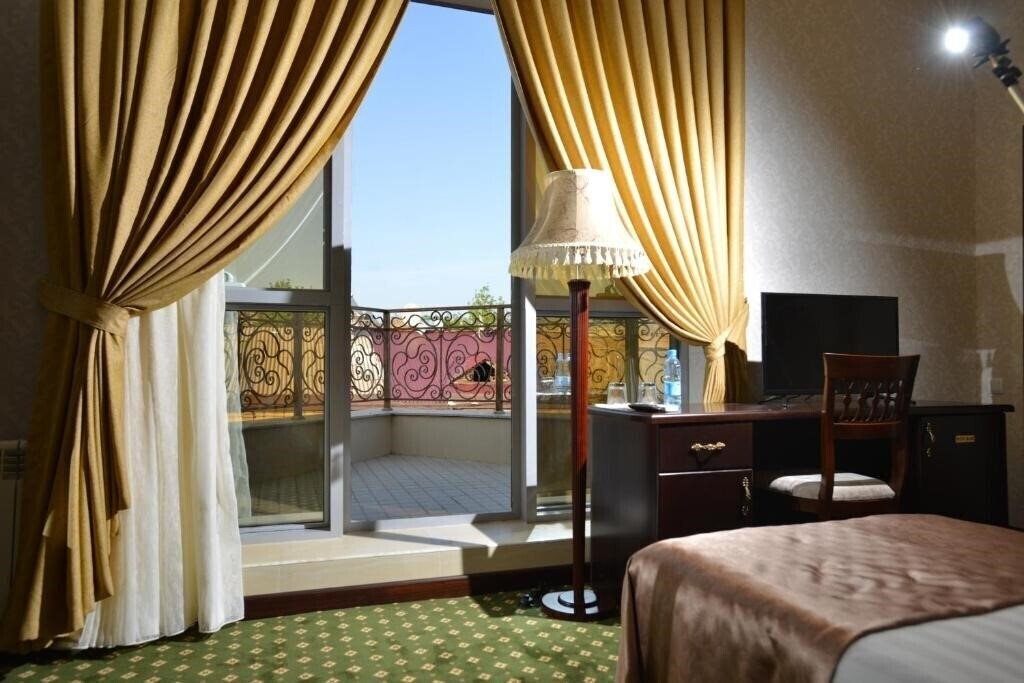 Картинка Gloria 4*